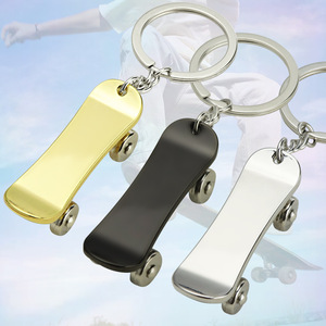 Porte-clés mini scooter en métal Xunxin, alliage de zinc, gravure de logo personnalisée, cadeau d'affaires - Product Image 1
