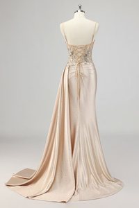 Abito da ballo <span class=keywords><strong>a</strong></span> <span class=keywords><strong>sirena</strong></span> color oro champagne, direttamente dalla fabbrica, <span class=keywords><strong>con</strong></span> corsetto trasparente, ricami 3D di paillettes, in raso, <span class=keywords><strong>con</strong></span> <span class=keywords><strong>spacco</strong></span> alto e allacciatura posteriore. - Product Image 6