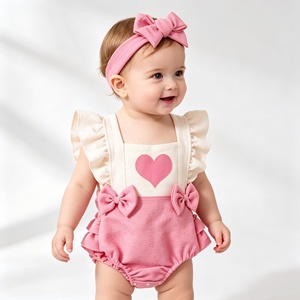 Conjunto <span class=keywords><strong>de</strong></span> 2 piezas <span class=keywords><strong>de</strong></span> <span class=keywords><strong>ropa</strong></span> infantil para niñas: Top <span class=keywords><strong>de</strong></span> poliéster con lazo y mangas volantes y pantalón con tirantes cruzados en la espalda, ideal para el verano. - Product Image 6