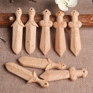 Colgantes de espada de madera Feicheng, amuletos temáticos de madera de durazno para regalo, joyería unisex - Product Image 1