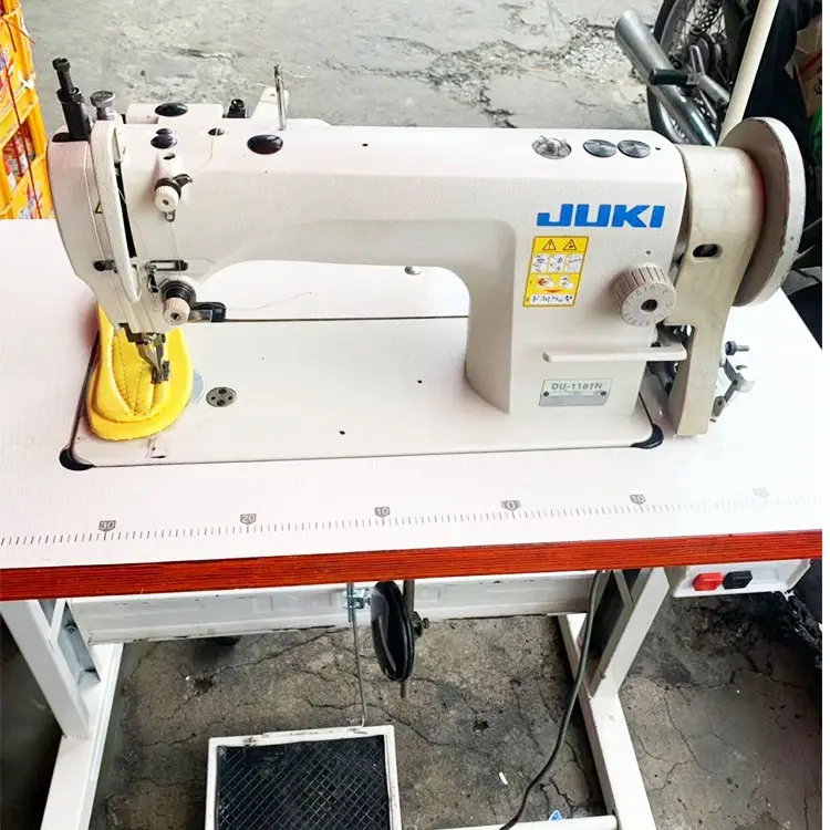 Buone condizioni e macchina da cucire usata ad alta velocità JUKIs 1181N per materiale spesso