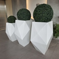 Grandes jardinières modernes écologiques en résine de fibre de verre légères avec trou de drainage, biodégradables, durables, capacité 5000L pour la maison