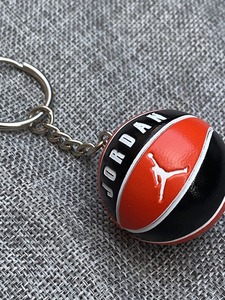 KOBE James cho Jordan Bảng chữ cái bài hát handmade bóng rổ lưu niệm Keychain spurs cà ri nhựa mô hình Keychain cao su móc khóa - Product Image 2