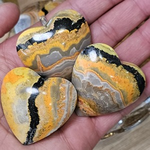 Wholesale High Quality Healing Crystal <b>Crafts</b> Natural Bumble Bee Jasper Heart for Home Decoration and Energy - Product Image 2