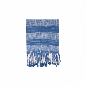 Jeté en coton artisanal avec bordure à franges décorative à motif chevron, idéal pour les intérieurs bohèmes et rustiques - Product Image 1