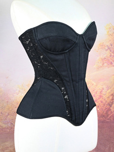 Corset chic sans bretelles à décolleté cœur, en tissu uni avec empiècements en dentelle, haut sculptant la taille avec baleines, pour événements gothiques et séances photo de style sombre - Product Image 4