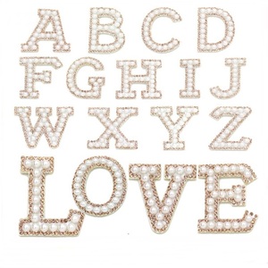 Vente en gros de patchs lettres initiales mignons en perles et strass 3D faits à la main, 5 cm, à appliquer au fer - Product Image 3