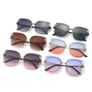 Fupai <b>Sunglasses</b> Metal Frame UV400 Protection Unisex Large <b>Square</b> Gradient Lenses For Cycling And Driving - Product Image 3