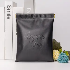 Bolsa de joyería cosmética de cuero Pu negro duradero, neceser cosmético de viaje portátil con imán de Metal