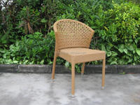 Chaise d'extérieur empilable en aluminium et rotin