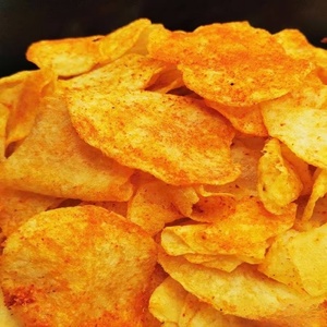 Chips de pommes de terre saveur fruits de mer 180g, snacks saveur ragoût de bœuf, chips exotiques, produits alimentaires et boissons très demandés - Product Image 1