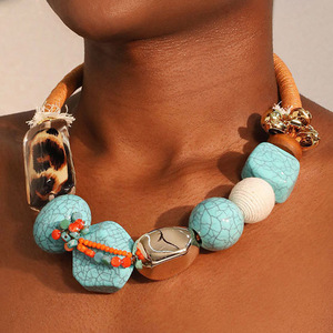 Vente en gros, ensemble collier artificiel en acrylique turquoise imprimé léopard pour femme, ensemble de bijoux boucles d'oreilles et mode - Product Image 3