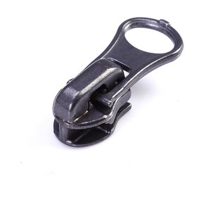 Tự động khóa Thanh trượt cho Nylon dây kéo tùy chỉnh Zip <span class=keywords><strong>puller</strong></span> chất lượng tốt chạy trơn tru đa <span class=keywords><strong>m</strong></span>àu Kẽ<span class=keywords><strong>m</strong></span> hợp kim phổ biến bền t/T - Product Image 4