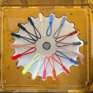 Tirettes de fermeture éclair en silicone lavables, non verrouillables, peintes, avec logo personnalisé, marque Xinpeng, 10x6.5cm, en gros - Product Image 3