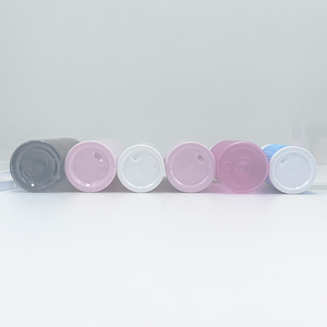 Bouteille en plastique PET cylindrique fine 70ml 90ml 150ml 160ml blanche avec pulvérisateur fin pour cosmétiques en stock - Product Image 2