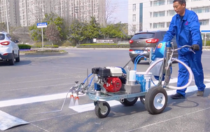 Pistola pulverizadora <span class=keywords><strong>de</strong></span> pintura en frío automática <span class=keywords><strong>de</strong></span> nuevo Color, máquina <span class=keywords><strong>de</strong></span> marcado vial con bomba y motor, presión <span class=keywords><strong>de</strong></span> 23MPa, guía láser <span class=keywords><strong>de</strong></span> flujo <span class=keywords><strong>de</strong></span> 9L/min - Product Image 4