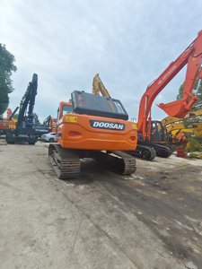 Máquina de movimiento de tierras usada, excavadora sobre orugas Doosan de 22 toneladas, buena y barata, con motor a la venta - Product Image 6