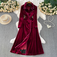 Robe décontractée élégante pour femme en velours noir, coupe trapèze, manches longues, avec découpe à la taille et ceinture, idéale pour le quotidien et les soirées