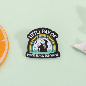 Pin de esmalte de calavera oscura, dios de la muerte, insignia de arcoíris y sol, broche divertido de estilo gótico, accesorios de ropa, joyería, regalo, venta al por mayor - Product Image 2