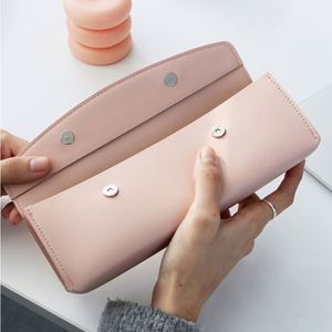 Estuche para Lápices de Cuero PU Minimalista y Colorido, Hecho a Mano, con Diseño en Relieve, Cierre Magnético, Multifuncional - Product Image 4