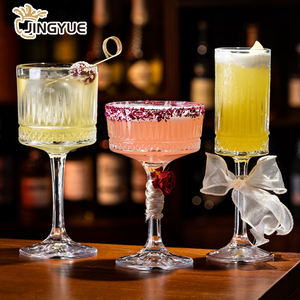 Verre à cocktail transparent gaufré en cristal vintage à longue tige pour mariage et anniversaire - Product Image 3