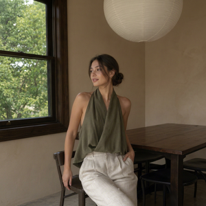 Ensemble coordonné décontracté exclusif pour femmes en coton vert olive, haut à col halter et pantalon beige - Product Image 1