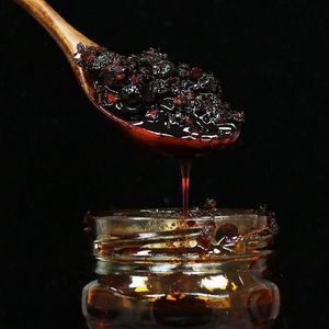 Salsa Piccante e Acida LaoGanMa, Marca Famosa, Deliziosa e Fresca, Certificata ISO HACCP HALAL, Bottiglia da 280g, 480 Giorni di Conservazione - Product Image 4