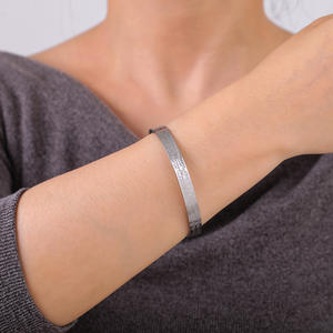 Bracelet jonc incurvé en acier inoxydable plaqué or 18 carats avec inscription coranique en <span class=keywords><strong>arabe</strong></span> et zircon, unisexe, pour Allah - Product Image 4