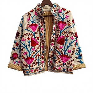 Abrigo Tradicional Hecho a Mano Suzani, Terciopelo de Seda, Bordado Étnico Jaipuri, Abrigo para Mujer, Proveedor de Boutique Vintage - Product Image 1