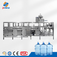 Machine de remplissage de bouteilles d'eau de 5 gallons 600BPH pour ligne de production de barils d'eau pure avec système de bouchage