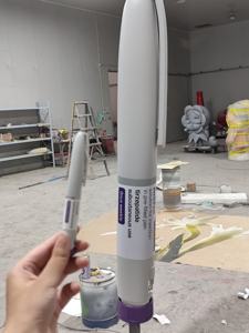 Maquette de stylo à injection grandeur nature en fibre de verre renforcée sur mesure, 1,6 mètre (5 1/4 pieds) de haut, pour exposition - Product Image 4