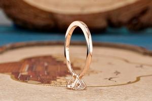 Anillo ovalado con bisel medio para uso diario, anillo elegante para mujer, diseño moderno con comodidad duradera, perfecto para uso diario - Product Image 5