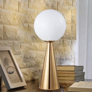 مصباح مكتب <span class=keywords><strong>LED</strong></span> بتصميم إسكندنافي إبداعي حديث وبسيط لغرفة المعيشة وغرفة الطعام وغرفة الدراسة وجانب السرير مع كرة زجاجية - Product Image 2