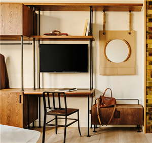 <span class=keywords><strong>Perchero</strong></span> de pie multifuncional con estructura metálica robusta, desmontable, acabado en bronce y cobre rojo. - Product Image 1