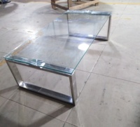 Table basse rectangulaire en verre trempé et acier inoxydable au design minimaliste pour salon d'hôtel moderne, villa ou appartement