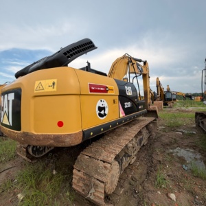 Potente excavadora de cadenas CAT 323D2L usada con motor CAT original. Rendimiento confiable. Construye caminos en zonas forestales. - Product Image 2