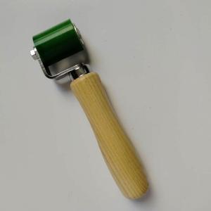 Outil de soudage en PVC de 28mm en <span class=keywords><strong>Silicone</strong></span>, résistant aux hautes températures, rouleau de pression manuel pour <span class=keywords><strong>toiture</strong></span> (rouge) - Product Image 3