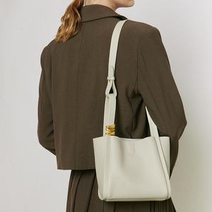 Sac bandoulière quotidien minimaliste en similicuir souple avec bandoulière amovible et grande capacité - Product Image 2