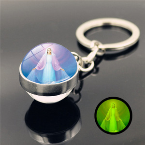 Retro Alloy Virgin Mary Key Chain Exquisite Religious Amulet Keyring Perfect Gift for Christmas Easter Catholic Believers