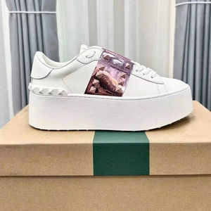 Кроссовки женские мужские с заклепками - Product Image 4