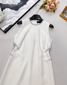 Robe sans manches à col rond ornée de strass, mini-robe formelle à taille découpée pour cocktails et événements - Product Image 4