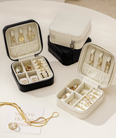 Mini boîte à bijoux de voyage portable en cuir PU, petite boîte de rangement pour bagues et boucles d'oreilles