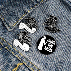 Broche en métal polyvalente DIY en gros, créative, en alliage, plaquée et gravée, avec motif <span class=keywords><strong>bec</strong></span> de médecin de la <span class=keywords><strong>peste</strong></span>, style dessin animé, pour vêtements en jean, avec message de prière - Product Image 1