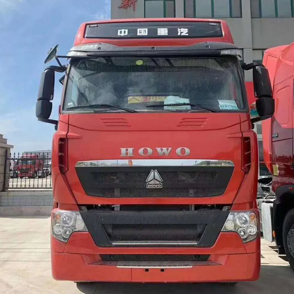 Usato Sinotruk Howo T7 rimorchio trattore T7 camion 2018 anni usato Heavy Duty CNG Wheeler Trailer Head 6x4 420hp Howo trattore camion