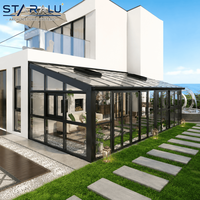 Véranda en aluminium éco-responsable avec conception solaire passive et ventilation naturelle pour une empreinte carbone réduite