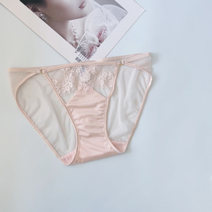Culottes élégantes en satin de luxe pour femmes, taille mi-haute, couleur unie, respirantes, séchage rapide, avec logo à la taille, en dentelle et maille, vente en gros - Product Image 3