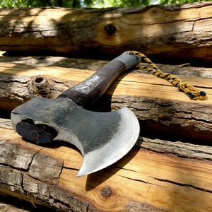 Hacha Vikinga Industrial Forjada a Mano, de Acero con Alto Contenido de Carbono, Hacha de Camping con Mango de Madera Sólida, Hacha Portátil de Supervivencia para Exteriores - Product Image 4