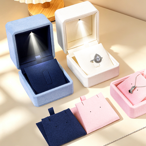 Caja de Joyería Personalizada Multicolor con Logotipo y Luz LED para Anillo de Compromiso, Collar, Pendientes, Embalaje al por Mayor - Product Image 5