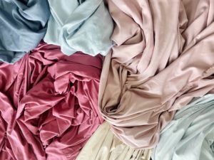 Tela de sarga de color sólido <span class=keywords><strong>100</strong></span> poliéster para el hogar, textil liso de microfibra, de alta calidad para sábanas y almohadas - Product Image 6