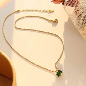Set di Orecchini e Collana <span class=keywords><strong>Marka</strong></span> per Donna, Design con Piccolo Zircone Smeraldo a Quattro Lati, Acciaio Inossidabile Placcato Oro 18K - Product Image 3